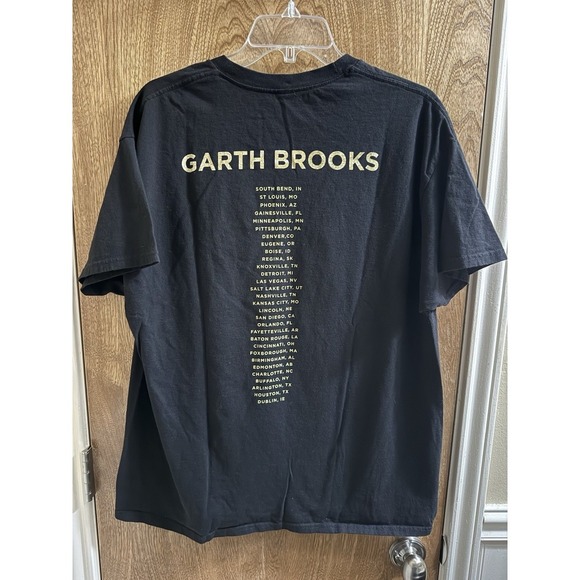 GARTH BROOKS Stadium Tour Tee Unisex Graphic Print Short Sleeve T-Shirt Black L - Picture 2 of 4